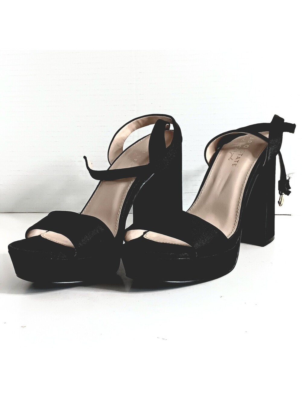 NEW Altar'd State Women's Ankle Strap Platform Size 8.5 High Chunky Heels Sandal